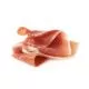 Jambon cru sur fond blanc