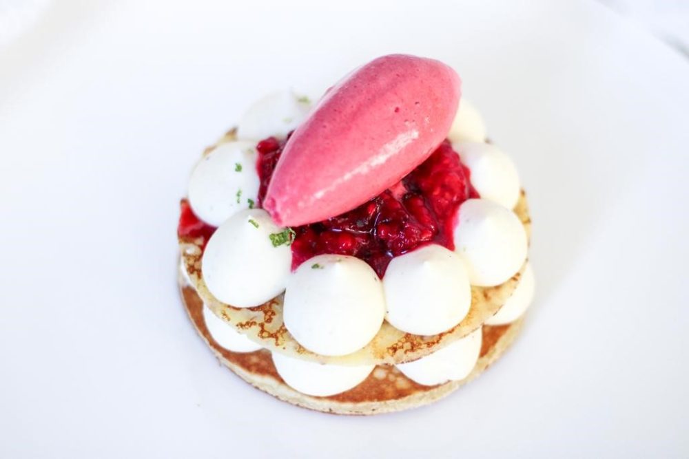 gâteau de pancake aux fruits rouges