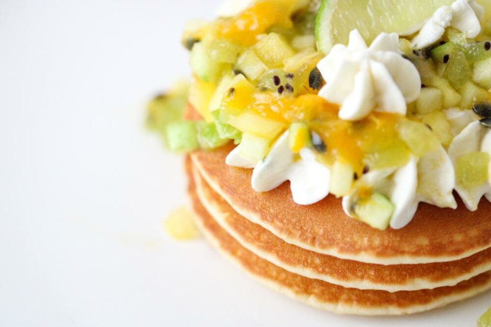 Pancakes chantilly et fruits exotiques